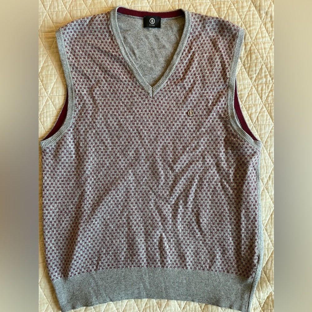 BOGNER Made in Italy Cashmere Blend V-Neck Sweater Vest in Gray‎ & Burgundy 50/M